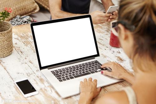 许多英国家庭用铜线网上办公，网速奇慢