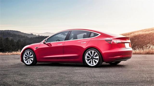 开上特斯拉电动车，就再也回不去汽油车了