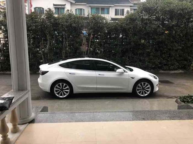 提特斯拉Model3有两个月了，今天他想来分享下用车感受