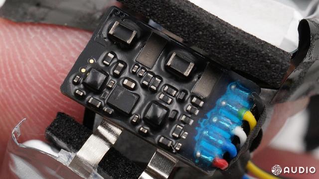 堆料最豪华的TWS耳机！亚马逊首款真无线产品 Echo buds 详细拆解