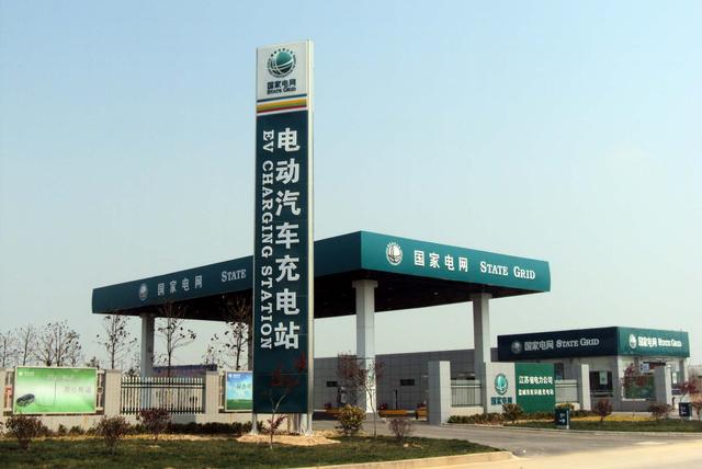 电动汽车最佳的解决方案：电动机驱动+汽油发电机发电