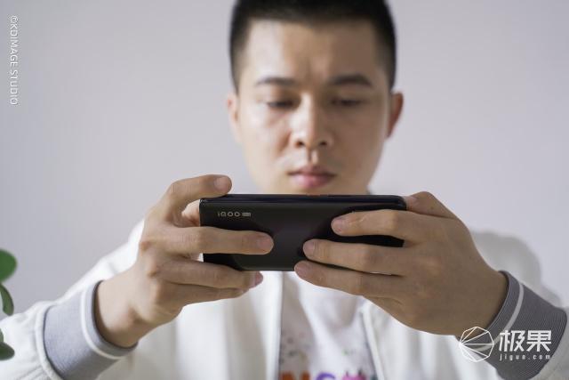 强大的性能旗舰手机！骁龙865+双模5G，极速体验秀翻全场！