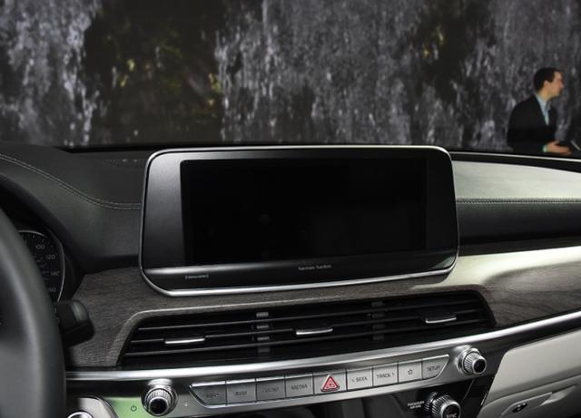 起亚终于“爆发”了！配四驱系统，7种驾驶模式可选择，爆295马力