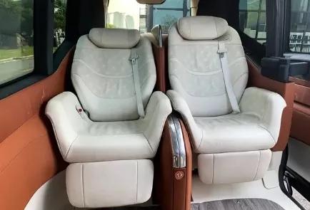 名副其实的无人驾驶汽车，连方向盘都取消了