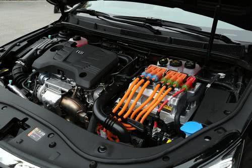 广东暴雨“浇灭”车主美梦：开新能源上高速，才跑一半就趴窝