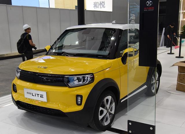 外形独特的3款小车，不烧油不限行，能遮风挡雨，最低3.98万开走