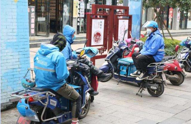 美团小哥即将失业？外卖行业再次被美团颠覆，无人车时代来了