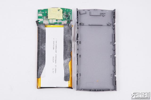 红魔推出的27W氘锋移动电源，拆完发现竟是个马甲版