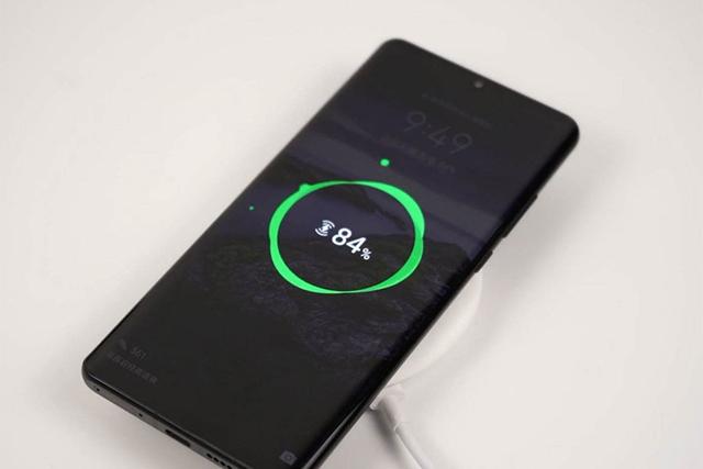 华为EMUI引入重磅功能：AI再立功，以后再也不担心手机整夜充电了