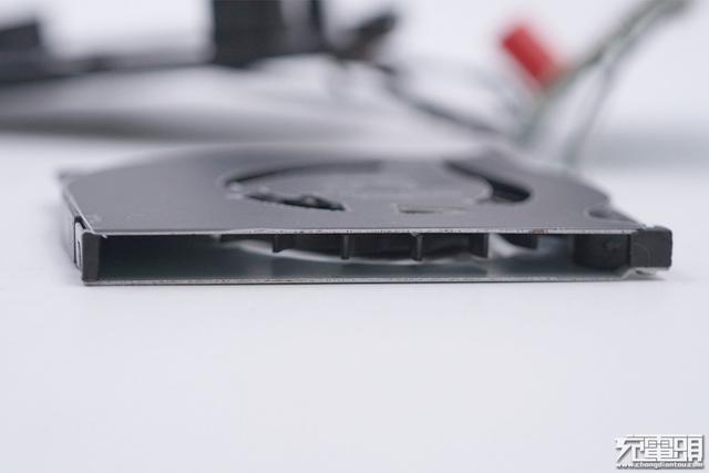 电商爆款无线充：南孚AirCharge立式风冷无线快充深度拆解