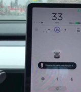 特斯拉Autopilot再次更新：可在城市道路环境中识别信号灯并自动停车