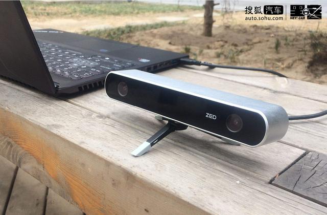 贴纸骗开雨刷/30秒盗取特斯拉 智能汽车安全远比想象中脆弱