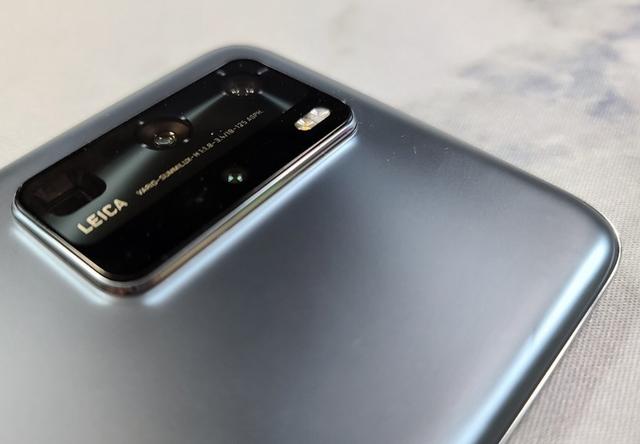 华为发布会对小米只字未提，雷军这回很尴尬