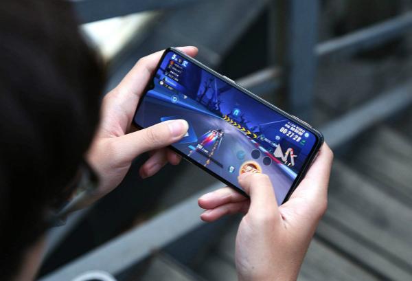 最便宜的90Hz旗舰！骁龙855Plus+6400W四摄，只要1999