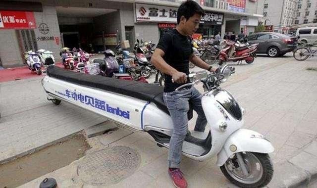 国内“惊现”10米超长电动车，可乘坐10个人，但转弯很费劲