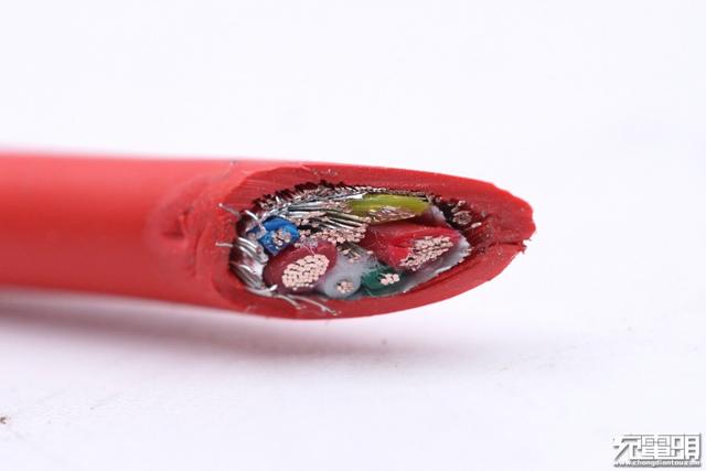 我们拆了红魔100W USB-C快充数据线：这做工，小米都汗颜