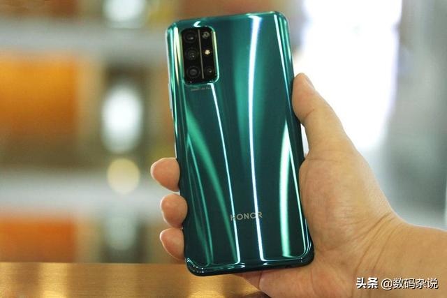 麒麟820首发机究竟值不值？2399元起的荣耀30S评测