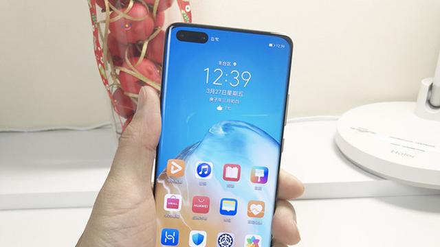 华为P40方向错了？网友表示要啥没啥，和Find X2对比实惨