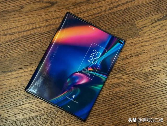 曲面屏的新搅局者！三折叠屏手机做出来了 中国制造再次惊艳世界