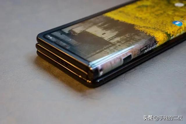 曲面屏的新搅局者！三折叠屏手机做出来了 中国制造再次惊艳世界
