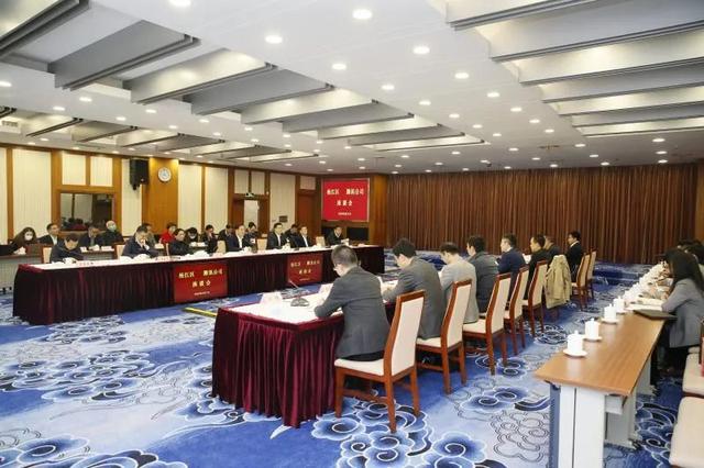 上海签下4400亿：有头有脸的公司都到了