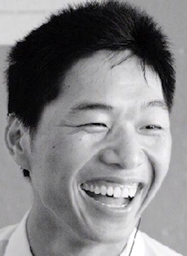 8年前因辞职而登上报纸的阿里“微笑哥”，现在怎么样了？