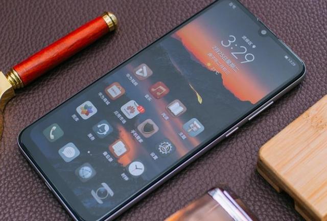 2020换手机别乱选，这3款华为机型不建议入手，高价低配！