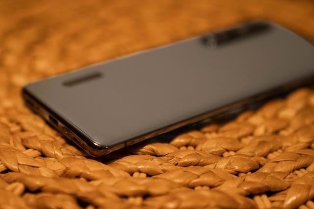 OPPO Find X2 雅灰皮革版图赏