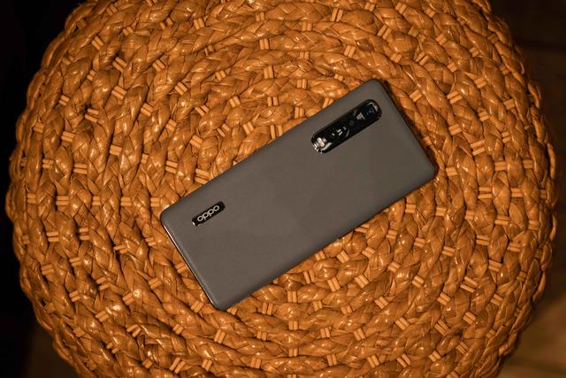 OPPO Find X2 雅灰皮革版图赏