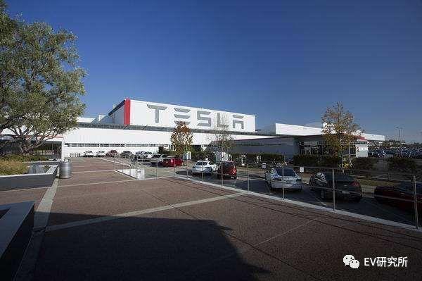特斯拉汽车 传（中篇）把汽车当电脑来造，能行么？