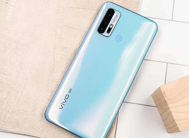 4月手机别乱买，入门5G怎么选，这三款入手不吃亏！