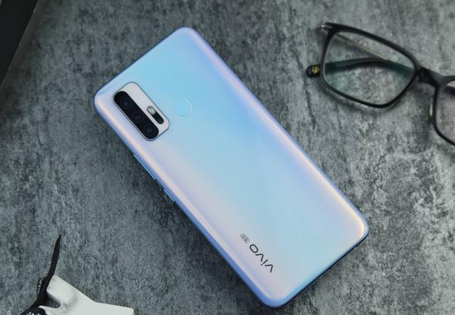 4月手机别乱买，入门5G怎么选，这三款入手不吃亏！