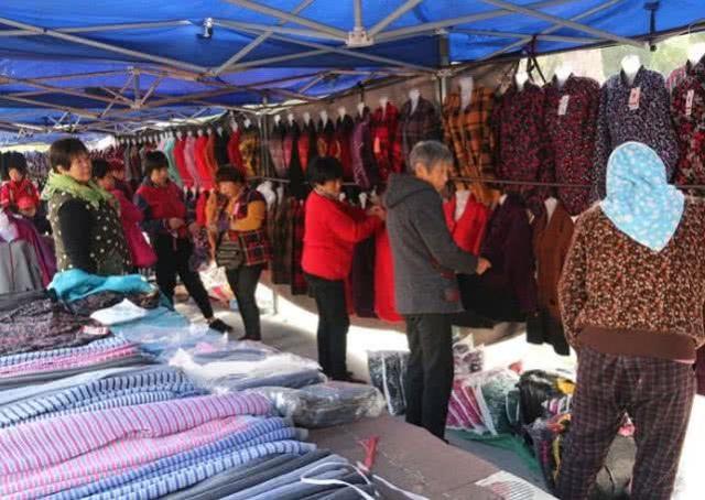 淘宝卖家：50块钱的衣服,电商也许卖150,但实体店可以卖到500块!