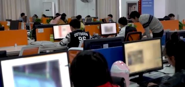 AI时代的农民工：小学学历，月薪3000，却创造上千万产值！