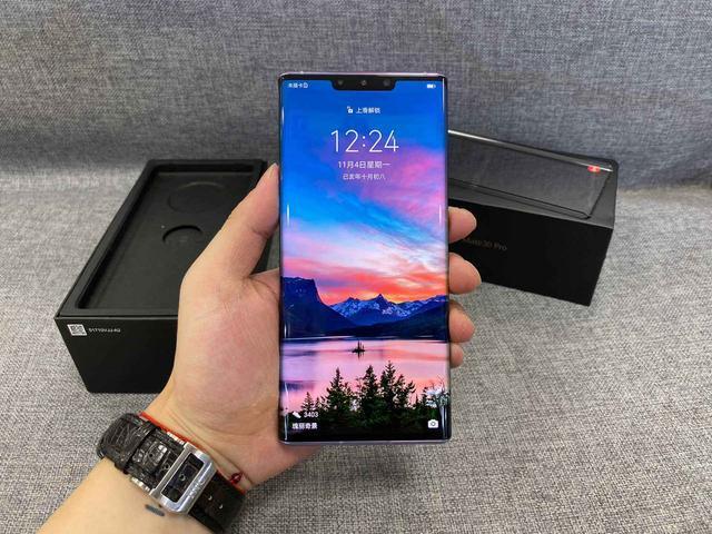 华为机皇降500，麒麟990+512G+4500mAh+环幕屏，比三星少2100
