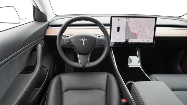 Model 3挑趴宝马3+捷尼赛思G70，豪华中级车试驾，结果很反转！