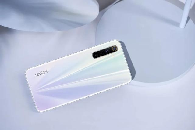 OPPO彻底爆发！游戏芯片＋90Hz＋30W闪充，这真的是千元机吗？