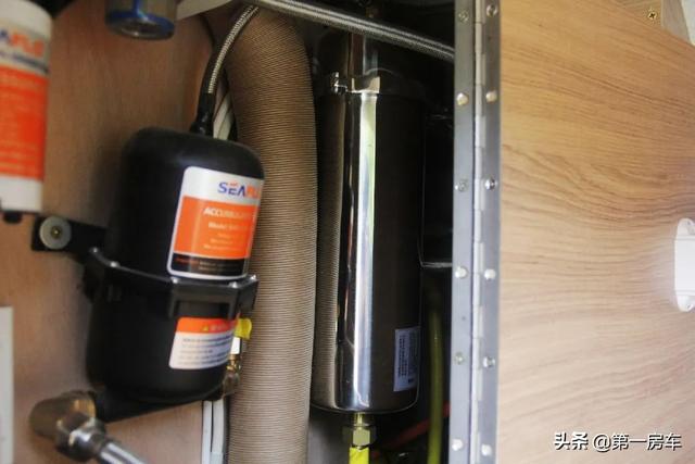 万字详解，诺亚方舟2020款新能源房车，两室一厅旅居生活不缺电！