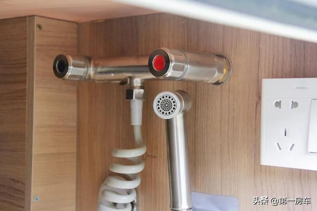 万字详解，诺亚方舟2020款新能源房车，两室一厅旅居生活不缺电！