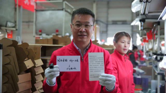 余承东终于回应小米挑衅，卢伟冰：友商手机看似苗条，实则病秧子