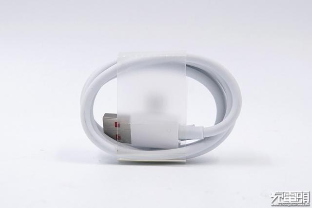 华为MagicPower 8A超大电流数据线内部这样设计，5A线都得靠边站