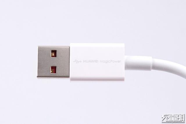 华为MagicPower 8A超大电流数据线内部这样设计，5A线都得靠边站