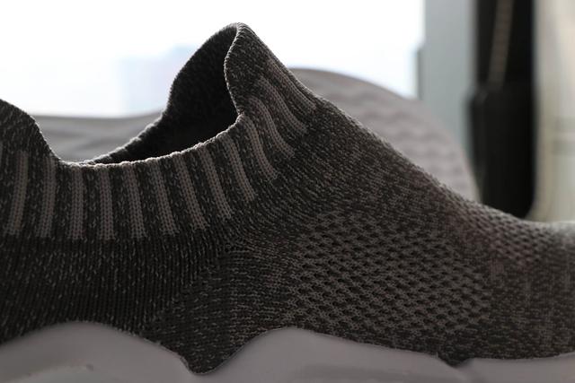 小米“抗香港脚”神器，除臭因子，4级防水，网友喊话李宁：加油