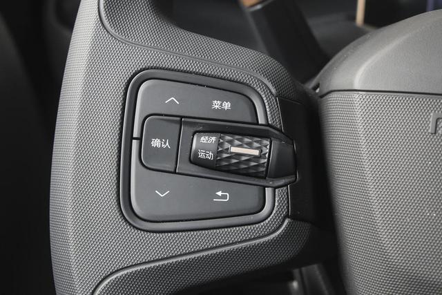 宝马换宝骏，车主买4万的新能源天天开，原因：因为省钱