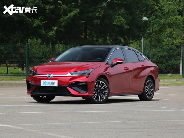 2月销量跌回14年前 新能源逆势跻身综合轿车销量榜