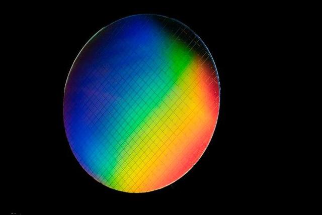 量子位保真度高达99.3%！英特尔和QuTech发表在《Nature》的论文证明高于1开尔文实现双量子位控制