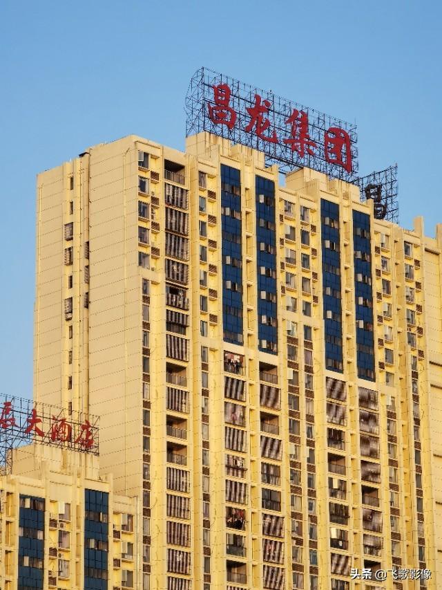 体验荣耀30，一句话：好漂亮！二句话：真爱她！三句话：娶回家！