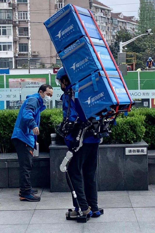 外骨骼技术突破 负载50公斤续航五小时 中国科技造福世界