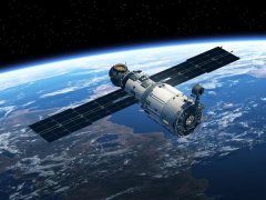 “月租”560元！马斯克：SpaceX卫星互联网宽带马上公测 延迟仅20毫秒