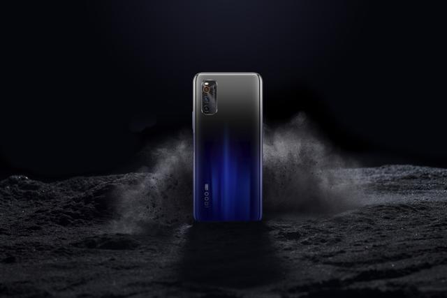 iQOO Neo3重装待发，网友：努比亚play很吃亏